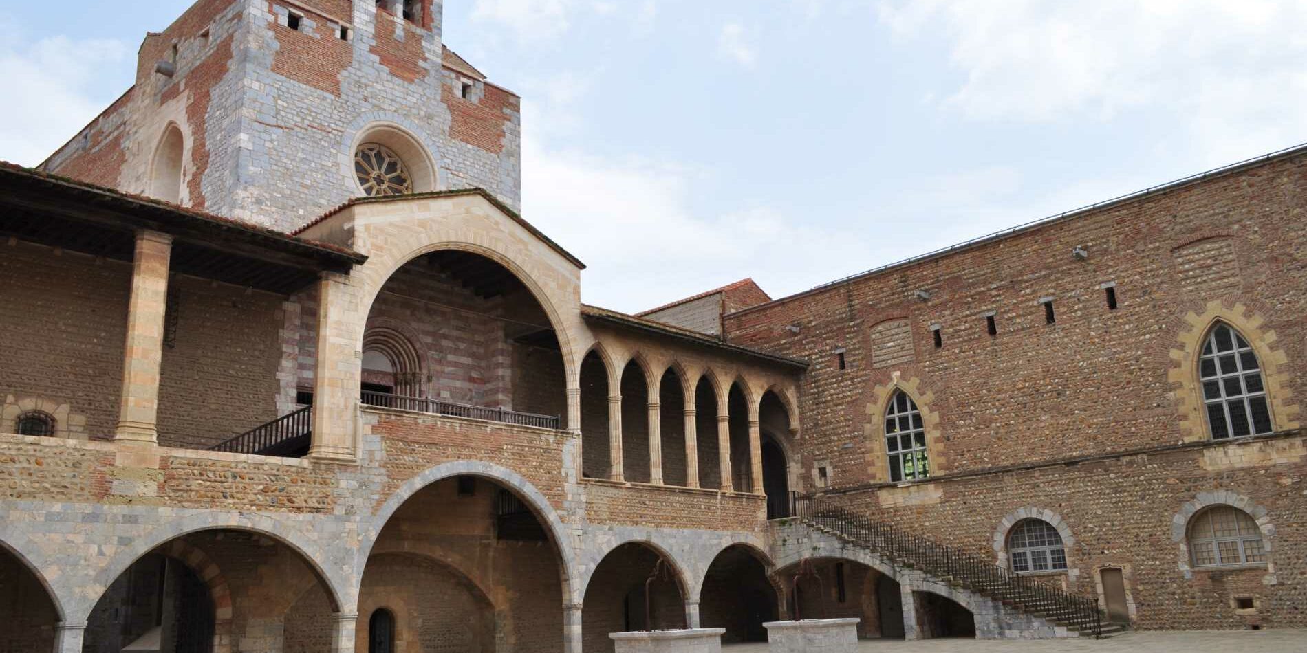 les-criques-de-porteil-notre-region-decouverte-PALAIS-DES-ROIS-DE-MAJORQUE
